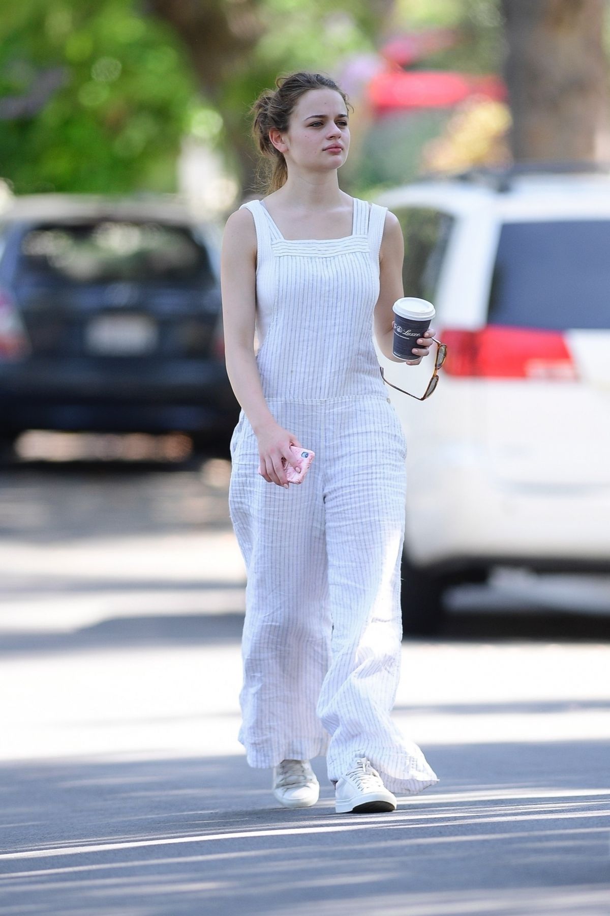 Joey King Out for Coffee in Los Angeles 2020/06/11