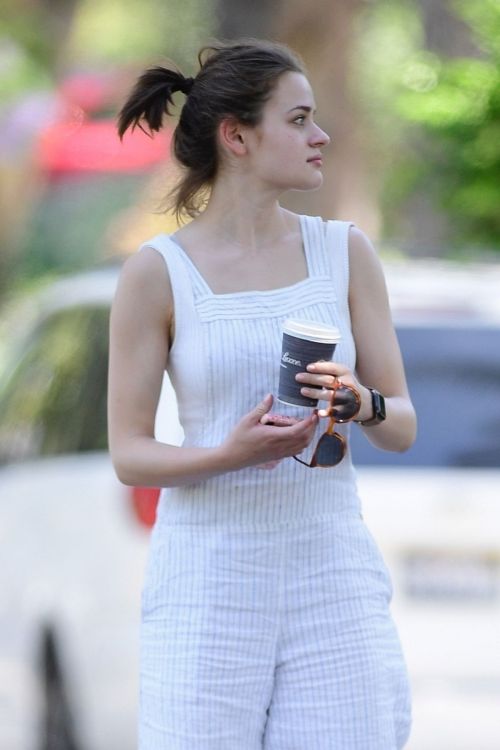 Joey King Out for Coffee in Los Angeles 2020/06/11