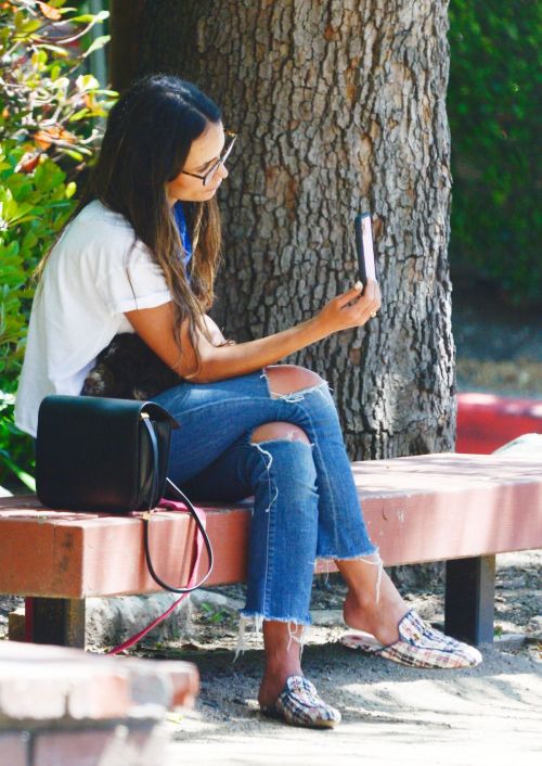 Jordana Brewster at a Park in Los Angeles 2020/06/09 1