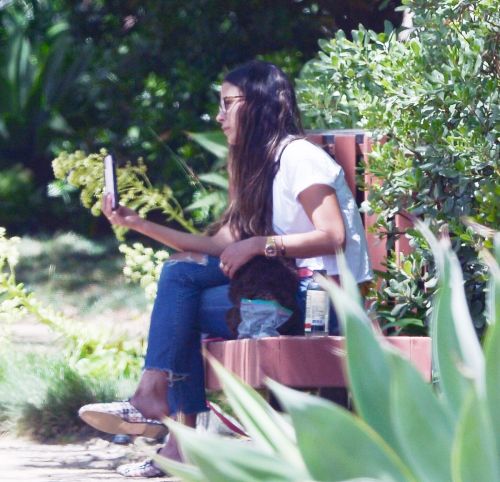 Jordana Brewster at a Park in Los Angeles 2020/06/09 4