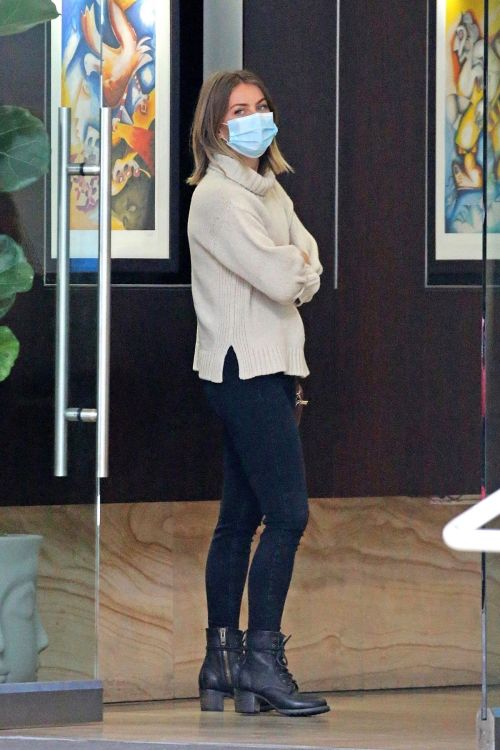 Julianne Hough Out and About in Beverly Hills 2020/06/05 5