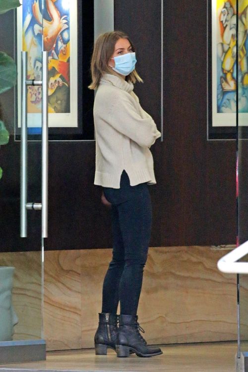 Julianne Hough Out and About in Beverly Hills 2020/06/05 7