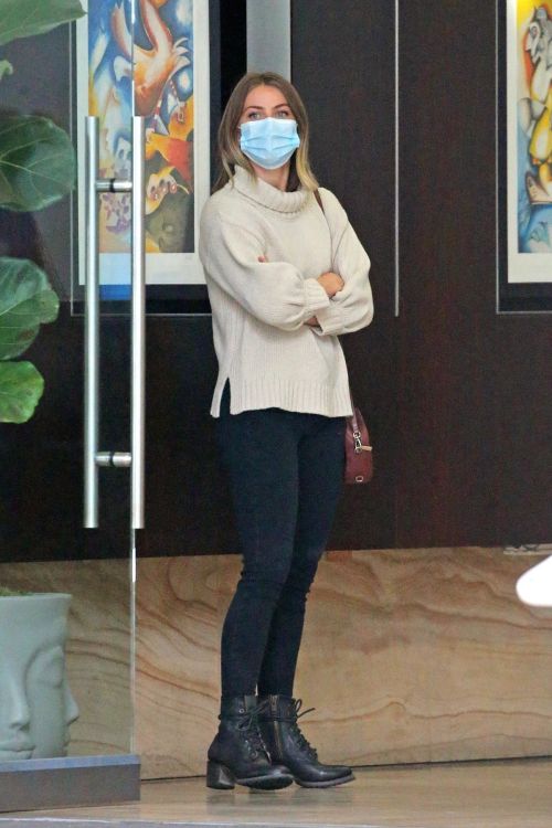 Julianne Hough Out and About in Beverly Hills 2020/06/05 9