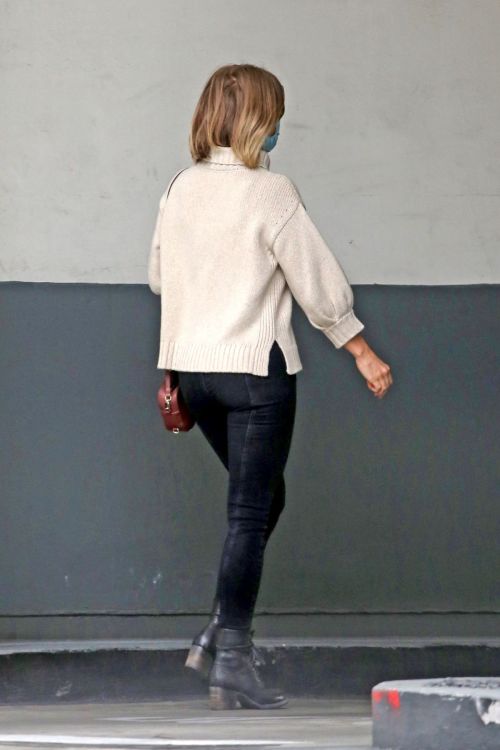 Julianne Hough Out and About in Beverly Hills 2020/06/05 11