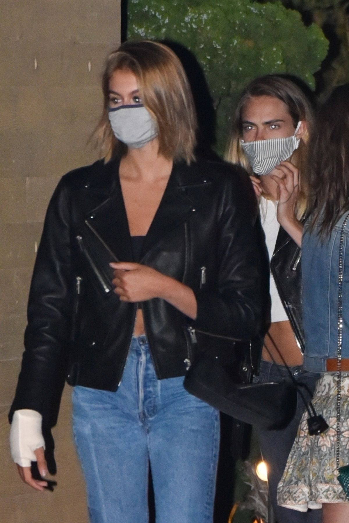 Kaia Gerber and Cara Delevingne Out for Dinner at Nobu in Malibu 2020/06/09