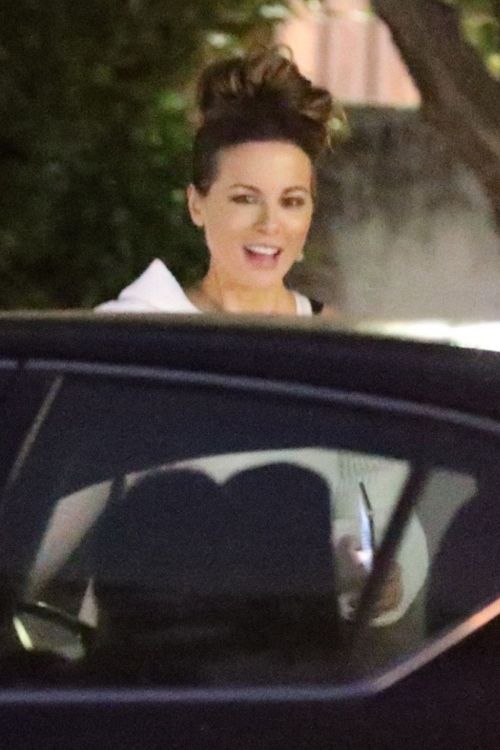 Kate Beckinsale and Goody Grace at In-N-Out Burger in Los Angeles 2020/06/06 7