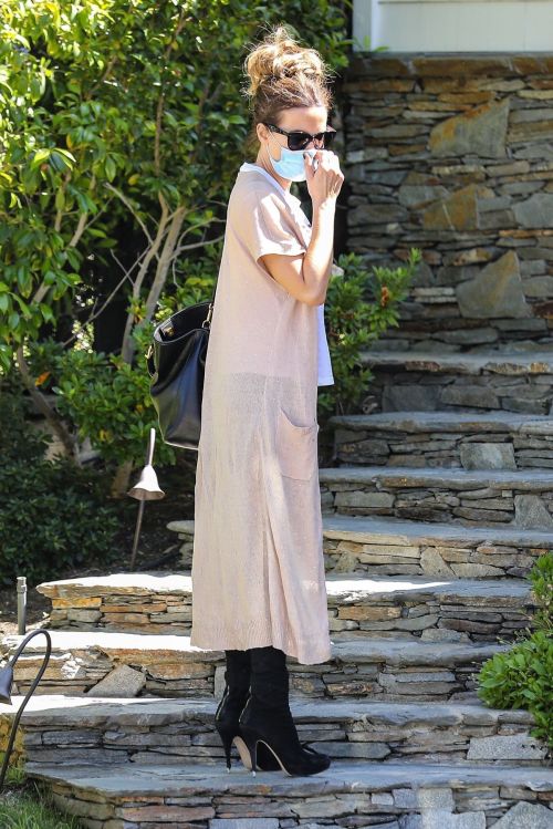 Kate Beckinsale Out and About in Pacific Palisades 2020/06/10 1
