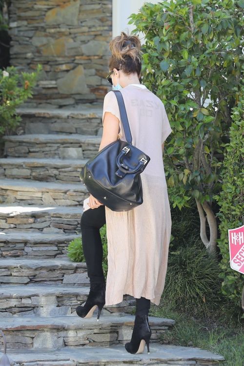 Kate Beckinsale Out and About in Pacific Palisades 2020/06/10 5