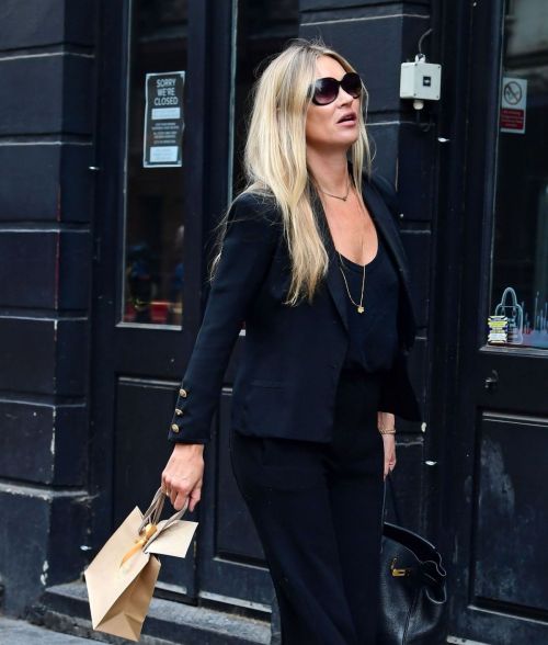 Kate Moss Out and About in London 2020/06/19 3
