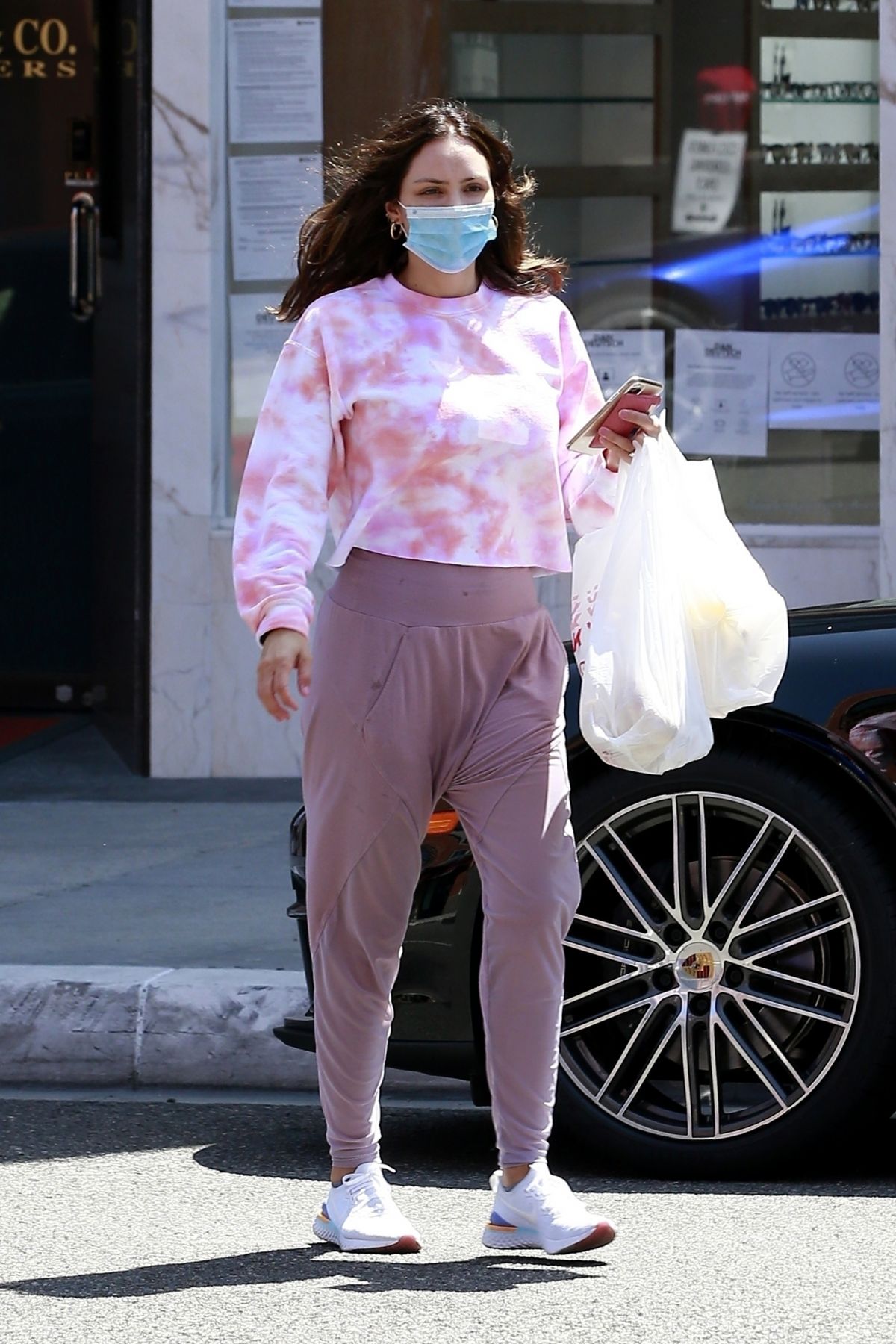 Katharine McPhee Picking Up Takeout in Beverly Hills 2020/06/21