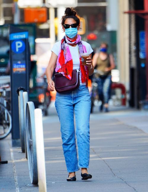 Katie Holmes in Denim Out in New York 2020/06/10