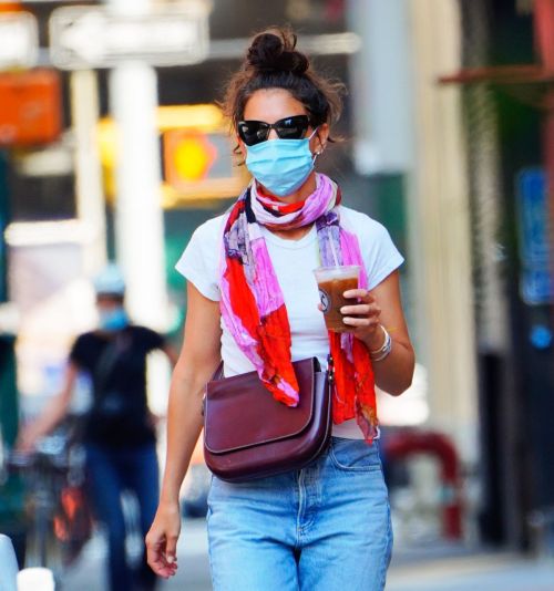 Katie Holmes in Denim Out in New York 2020/06/10 1