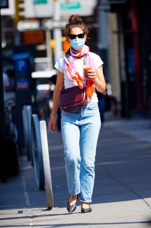 Katie Holmes in Denim Out in New York 2020/06/10 3