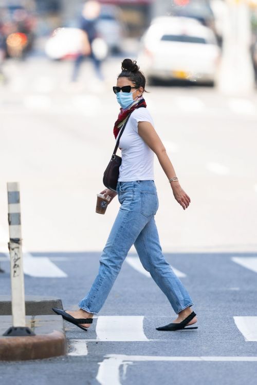 Katie Holmes in Denim Out in New York 2020/06/10