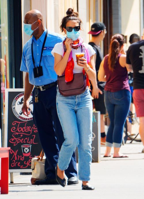 Katie Holmes in Denim Out in New York 2020/06/10 10