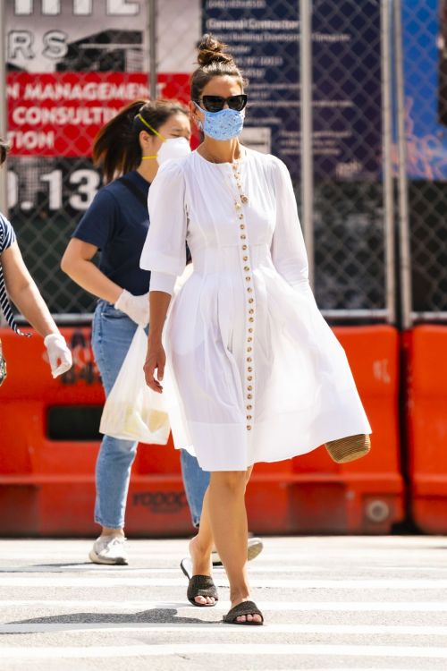 Katie Holmes Out and About in New York 2020/06/12
