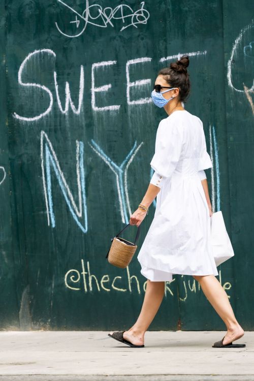 Katie Holmes Out and About in New York 2020/06/12 3