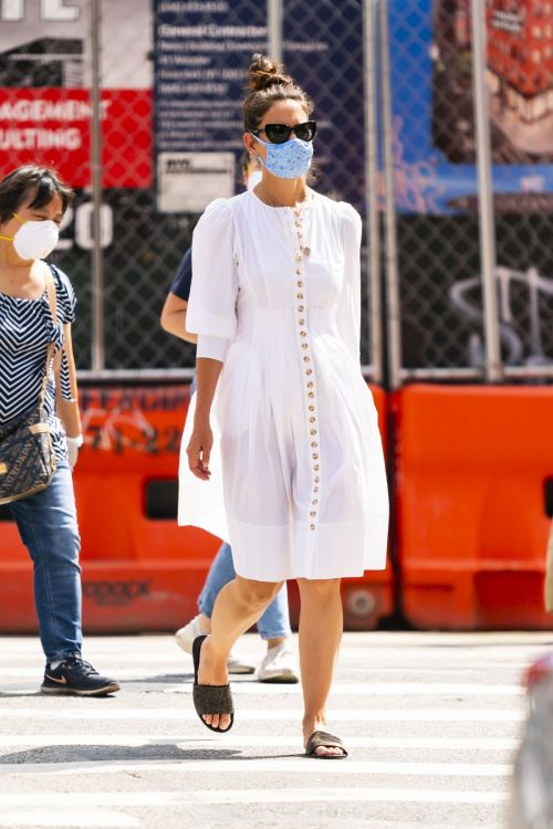 Katie Holmes Out and About in New York 2020/06/12 4