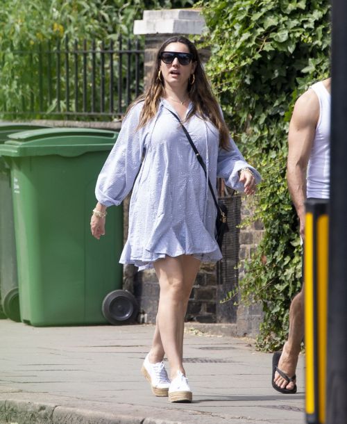 Kelly Brook flashes her Toned Legs Out in Belsize Park in London 2020/06/02 4