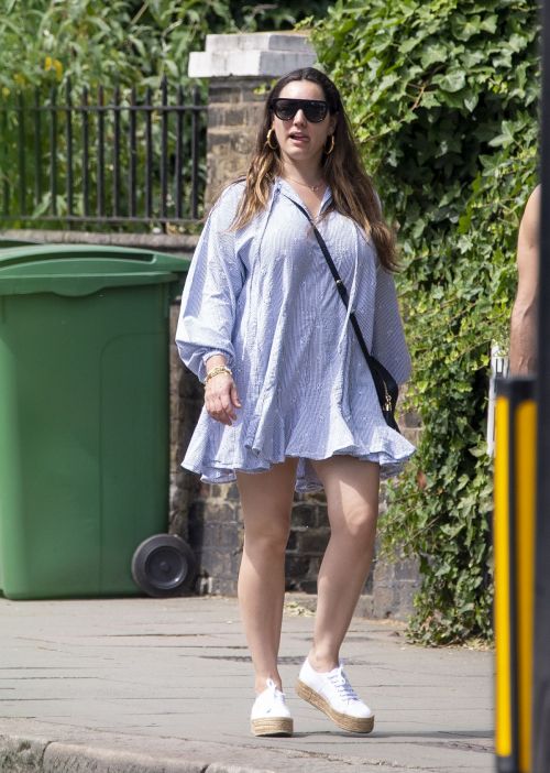 Kelly Brook flashes her Toned Legs Out in Belsize Park in London 2020/06/02 5