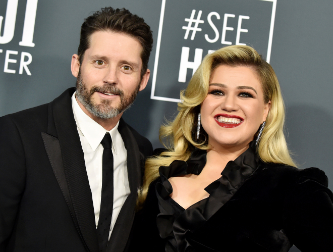 Kelly Clarkson Divorces Hubby, Becomes Overlook Independent Yet Again