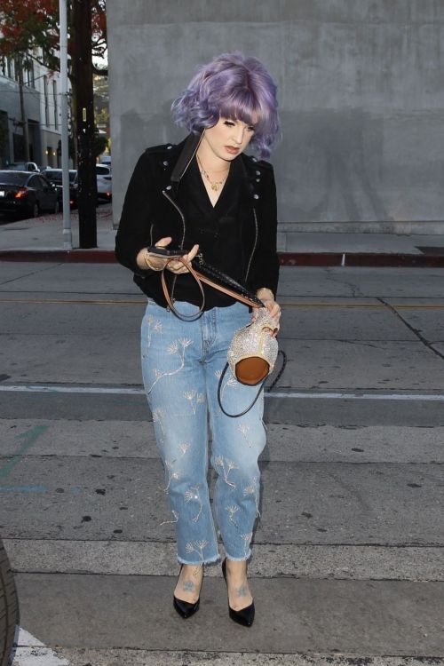Kelly Osbourne Arrives at Craig's Restaurant in West Hollywood 2020/06/08