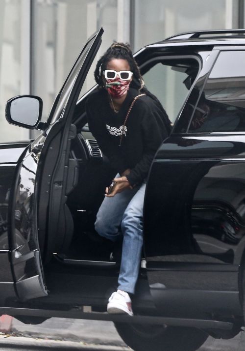 Kelly Rowland Arrives at a Doctor's Office in Beverly Hills 2020/06/05