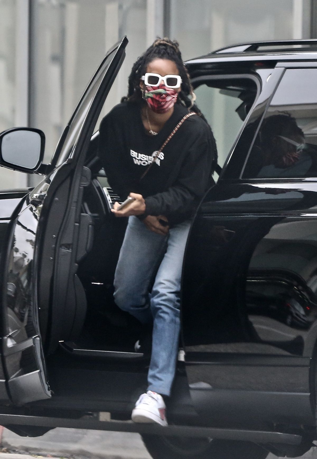 Kelly Rowland Arrives at a Doctor