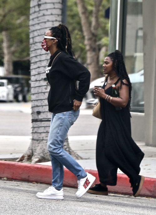 Kelly Rowland Arrives at a Doctor