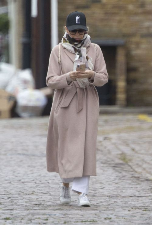 Kylie Minogue Out and About in Chelsea 2020/06/08 5