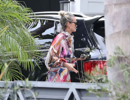 Laeticia Hallyday Out and About in Santa Monica 2020/05/31