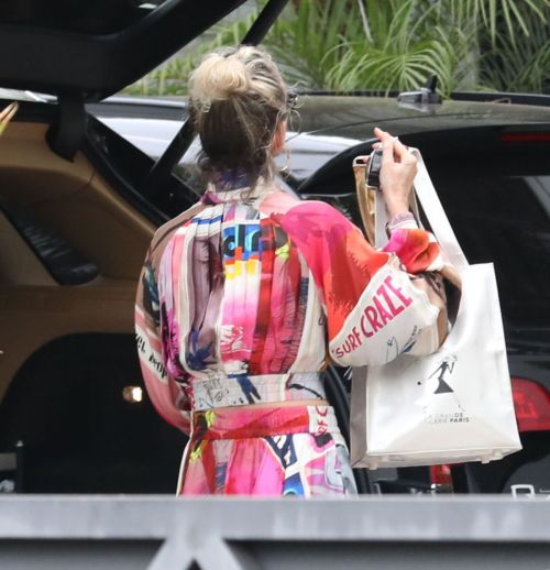 Laeticia Hallyday Out and About in Santa Monica 2020/05/31 3