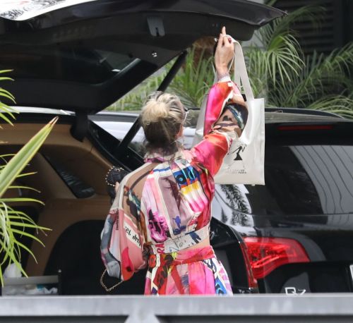 Laeticia Hallyday Out and About in Santa Monica 2020/05/31 4