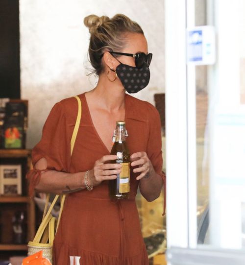 Laeticia Hallyday Out Shopping in Santa Monica 2020/06/06 4