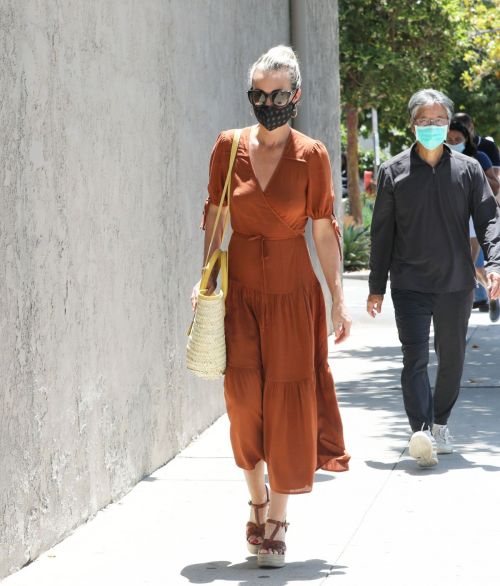 Laeticia Hallyday Out Shopping in Santa Monica 2020/06/06 8