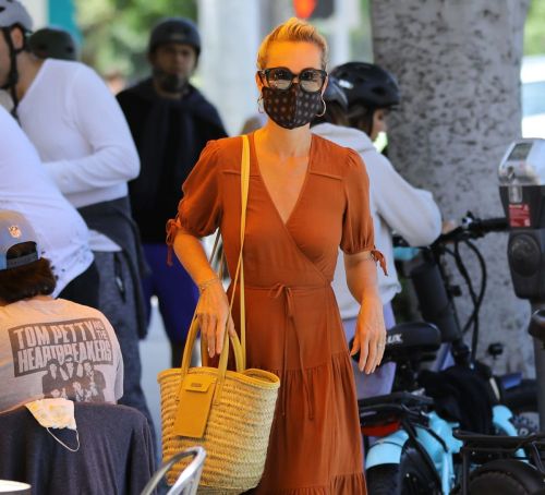 Laeticia Hallyday Out Shopping in Santa Monica 2020/06/06 13