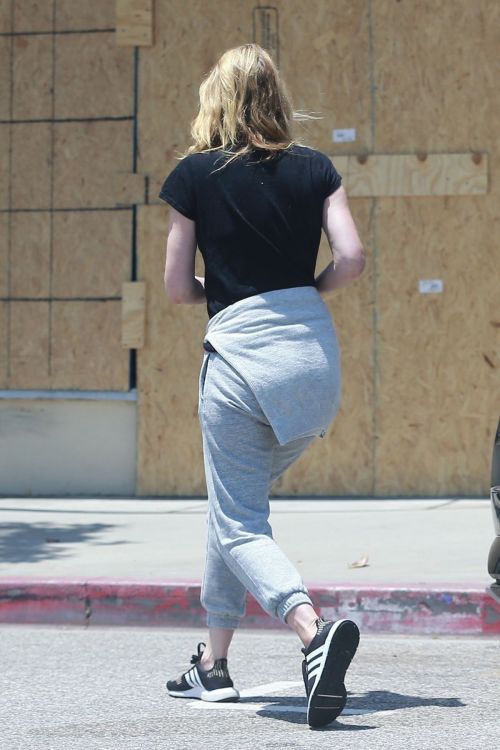 Laura Dern Out and About in Brentwood 2020/06/04 1