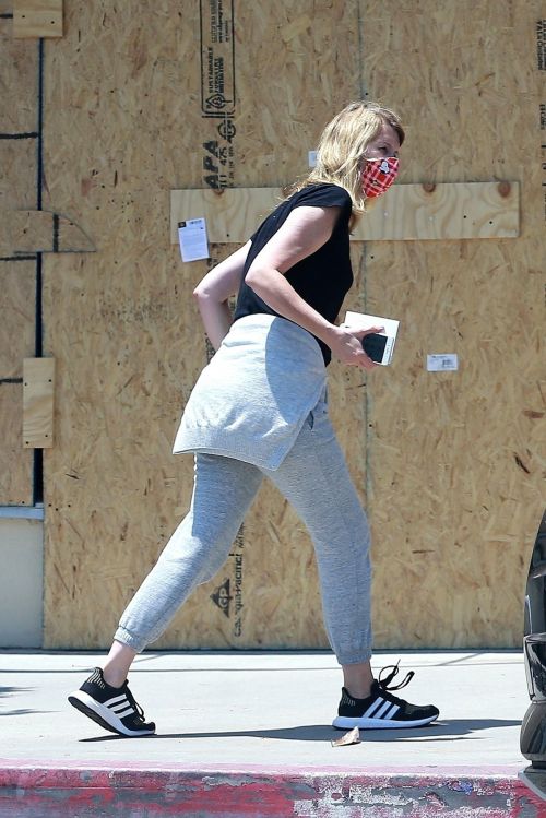 Laura Dern Out and About in Brentwood 2020/06/04 3