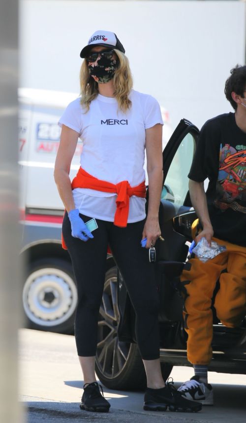 Laura Dern Out and About in Brentwood 2020/06/10 2