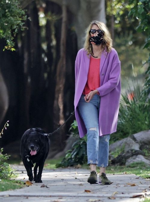 Laura Dern Out with Her Dog in Pacific Palisades 2020/06/02 7
