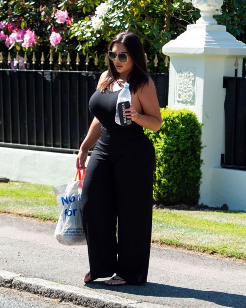 Lauren Goodger Out and About in Essex 2020/04/26 16