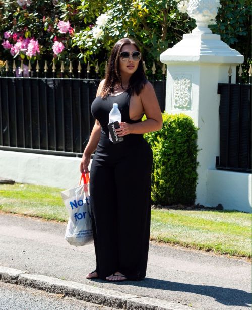 Lauren Goodger Out and About in Essex 2020/04/26 17