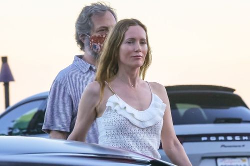Leslie Mann and Judd Apatow Out for Dinner at Nobu in Malibu 2020/06/09