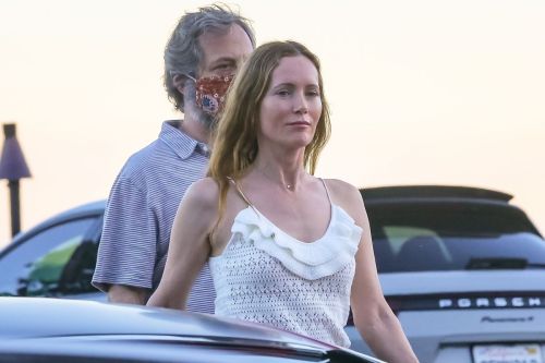 Leslie Mann and Judd Apatow Out for Dinner at Nobu in Malibu 2020/06/09 2