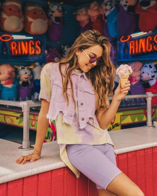 Lindsay Rienstra at a Beautiful Photoshoot, June 2020