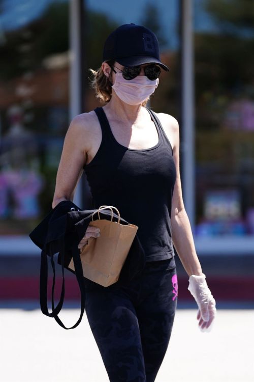 Lisa Rinna Shopping at Beverly Glen in Beverly Hills 2020/06/09 3