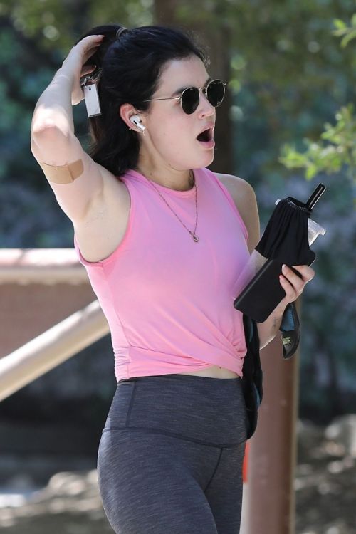 Lucy Hale Out Hiking in Los Angeles 2020/06/11 8