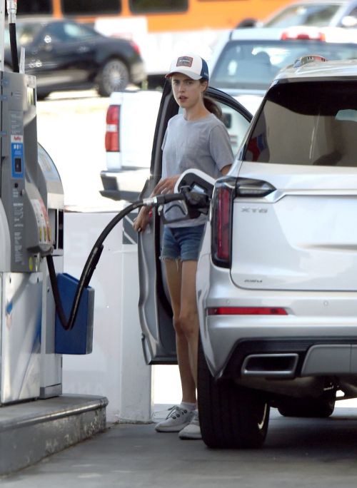 Margaret Qualley at a Gas Station in Los Angeles 2020/06/14