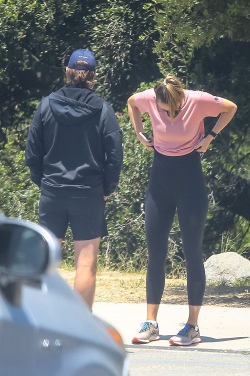 Maria Sharapova and Alexander Gilkes Out Hiking in Malibu 2020/06/20 10