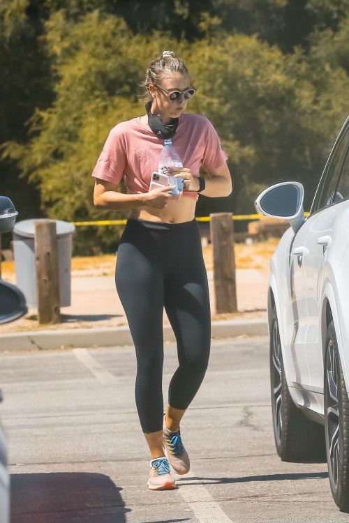 Maria Sharapova and Alexander Gilkes Out Hiking in Malibu 2020/06/20 11